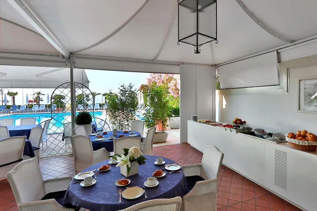 Hotel Plaza Esplanade Lido di Jesolo 3*,